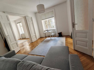 Kurzfristig verfügbar - Voll möbliert mit Bett, Sofa, Teppich &amp; mehr - Sehr gut gepflegte Wohnung mit Balkon in ruhiger Lage, direkt an U1-Stationen - Ohne Maklergebühren, provisionsfrei