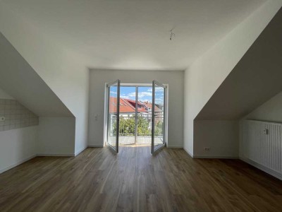 Zauberhafte Dachgeschosswohnung mit Balkon - Erstbezug nach kompletter Modernisierung
