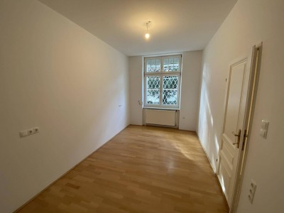 Altbau trifft Grünidylle: 73-m²-Wohnung mit großer Veranda &amp; Garten