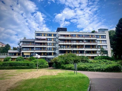Helle 3-Zimmer-Wohnung mit 2 Balkonen und TG-Platz in Köln-Weiden