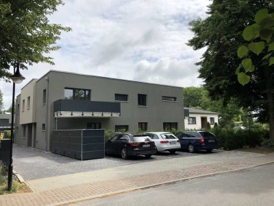 3 Raumwohnung mit gehobener Qualitätsausstattung mit  Gartenﬂäche