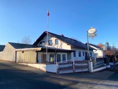 Zweifamilienhaus mit Nebengebäude, Garage und kleinem Garten in bevorzugter Lage