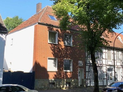 Solides Wohnhaus (2 WE) in traumhafter Lage, ruhige Anliegerstraße im Zentrum, Garten am Wasserlauf