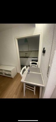 Modernisierte Wohnung mit einem Zimmer sowie Balkon und EBK in Karlsruhe