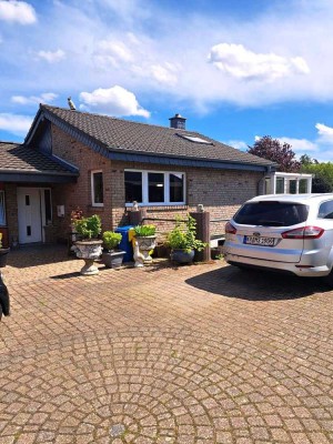 Bungalow plus Altbestand ( FFH ) mit Dreifachgarage und großer Gartenfläche in Viersen-Dülken