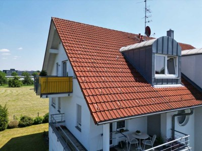 Lichtdurchflutete 3,5 Zimmer Maisonette-Wohnung mit Balkon und 2 TG-Stellplätzen