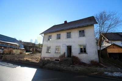 Sanierungsbedürftiges denkmalgeschütztes 1-2 Familienhaus in zentraler Lage von Lenzkirch!