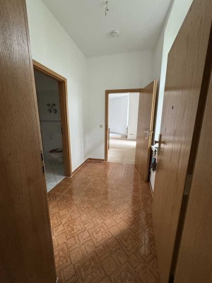 3- Raum-Maisonette-Wohnung frisch renoviert mit Badwanne und Balkon