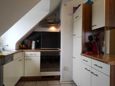 Gemütliche Wohnung im DG mit EBK