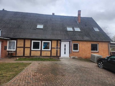 3 Zimmer Wohnung mit großem Gartenanteil Kleintierhaltung erlaubt