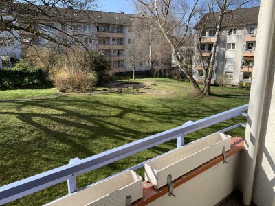 Exklusive, gepflegte 2-Raum-Wohnung mit Balkon und EBK in Essen