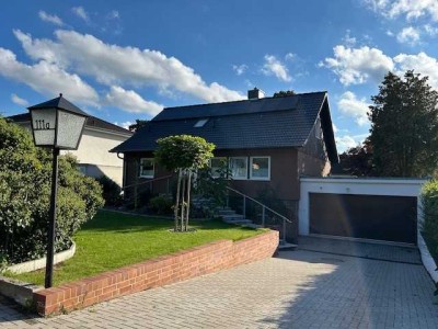 Repräsentatives und geräumiges, 7-Raum-EFH mit gehobener Ausstattung und Pool (unmöbliert)
