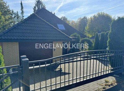 Charmante Dachgeschoßwohnung mit Sonnenbalkon in ruhiger Toplage von Sasel!