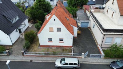 Zweifamilienhaus mit Entwicklungspotenzial -Sanierungsobjekt in attraktiver Lage
