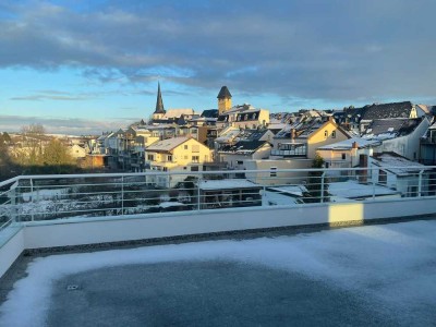 Exklusive 3-Raum-Penthouse-Wohnung mit geh. Innenausstattung mit großer Dachterrasse und EBK