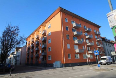 Zentrales Wohnen in Neu-Ulm. Gemütliche, helle 3 Zimmer-Wohnung mit Balkon und Garage