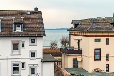 Laboe,  Mehrfamilienhaus nur ca. 60 m vom Strand entfernt. Bestand oder Neubau möglich.