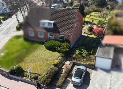 HEILIGENHAFEN / Doppelhaushälfte mit großem Garten, Obstbäumen, Gartenhaus auf 840m² Grundstück