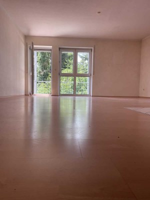 Helle 3 Zimmer- Wohnung mit Balkon und Tiefgaragenstellplatz im Zentrum von Hilpoltstein