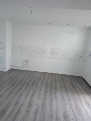 Erstbezug nach Sanierung mit Balkon: Attraktive 4-Raum-Wohnung in Pirmasens
