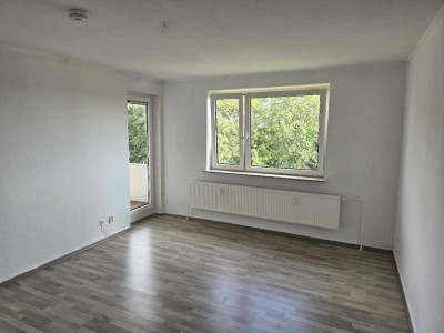 Großzügige 3-Zimmer-Wohnung ca. 83,10m² mit Loggia und Einbauküche