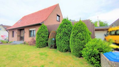 Geräumiges EFH mit ELW, Terrasse, Balkon, kleinem Garten und Garage in ruhiger Lage