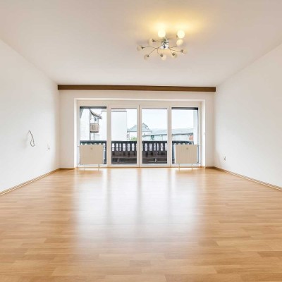 HELLE 4 ZIMMER WOHNUNG + Bad-Balkon und Garten in Pfeffenhausen
