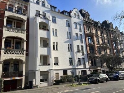 Altbauwohnungen, jeweils 4 Zi. 2 Balkone, ca. 115 m², 1., 2. u. 4. OG mit Aufzug, Provisionsfrei!