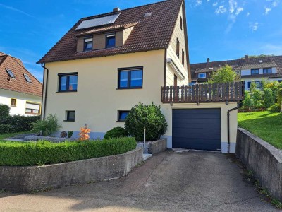 **Top saniertes  Wohnhaus mit gr. Garage auf herrlich sonnigem Grundstück!!**Preis VB.**