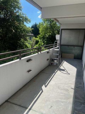 Schöne helle große 3 Zimmer Wohnung mit großem sonnigen Balkon