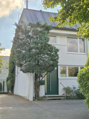 Neu renoviertes 5-Zimmer Reihenendhaus mit Dachterrasse in Aschheim - frei zum 01.11.25