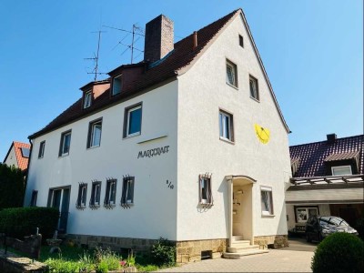 Moderne, helle 3 Zimmer-Dachwohnung mit Küche, Duschbad/WC und Kellerraum in ruhiger, stadtnaher La