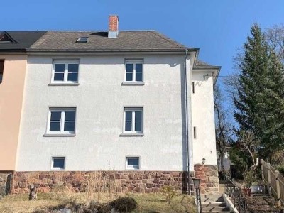 Geräumiges Wohnhaus mit Ausblick !