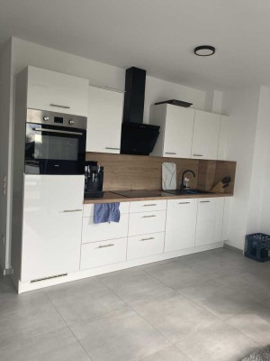 Exklusive 2-Zimmer-Dachgeschosswohnung mit geh. Innenausstattung mit Balkon und EBK in Troisdorf