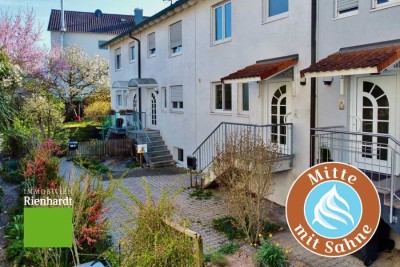 Mitte mit Sahne: Gepflegtes und großzügiges Reihenhaus mitten in Illingen.