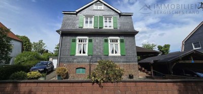 „BERGISCHE PERLE“ MIT GROSSEM GRUNDSTÜCK UND SCHLOSSBLICK IN RUHIGER SACKGASSENLAGE