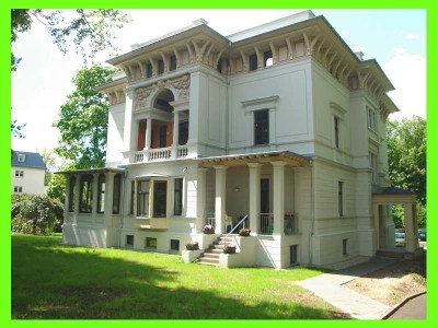 **141 m² zum Wohnen in schicker Villa** - mit Kamin, Wintergarten, Terrasse und Gartennutzung