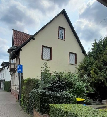 Büdingen-Büches: Großzügiges Bauernhaus mit viel Gestaltungspotential !