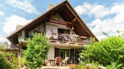 Sehr ruhig gelegen: Gemütl. EFH mit 2 Bädern & Kamin | Südterrasse + Loggia | gr. Grdst. | Garage