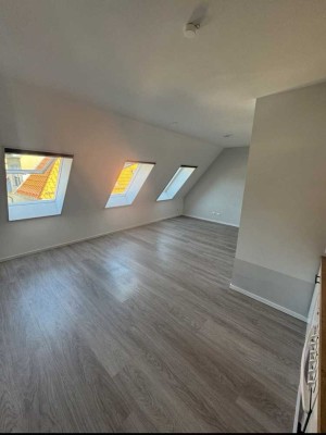 Nachmieter gesucht zum 01.12 für 1 Zimmer Wohnung EBK| Aufzug|