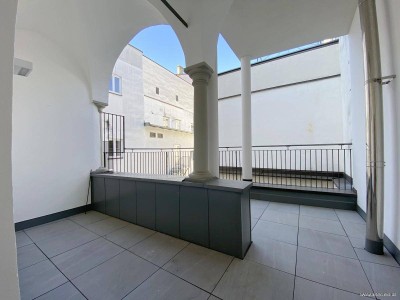 Altbauwohnung mit Terrasse im Zentrum, hochwertig saniert, barrierefrei erreichbar