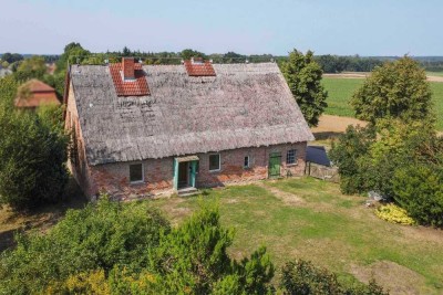 Jetzt Anpacken! Einfamilienhaus mit Gestaltungspotenzial auf romantischem Grundstück in Sorgenlos