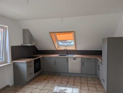 Ansprechende 4-Zimmer-Dachgeschosswohnung mit Balkon und EBK in Gechingen