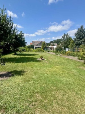 Doppelhaushälfte, großer Garten und viel Potential in ruhiger Lage