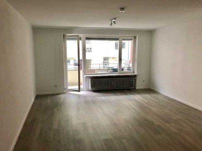 Schöne 1,5-Zimmer-Wohnung mit Balkon und Einbauküche in München