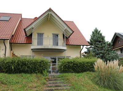 Schöne Doppelhaushälfte mit großer Terrasse und Balkon