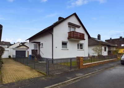 Freistehendes Einfamilienhaus mit großzügigem Außenbereich in ruhiger Lage von Lindheim