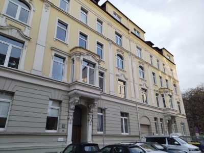 Erstbezug nach Sanierung: Große, lichtdurchflutete 3-Zimmer-Wohnung mit Altbaucharme im Gründerstil