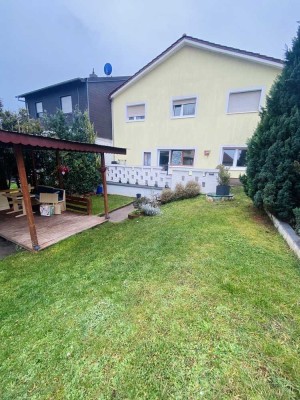 Wohntraum und Renditechance: Vielseitiges Zweifamilienhaus für jede Lebensphase