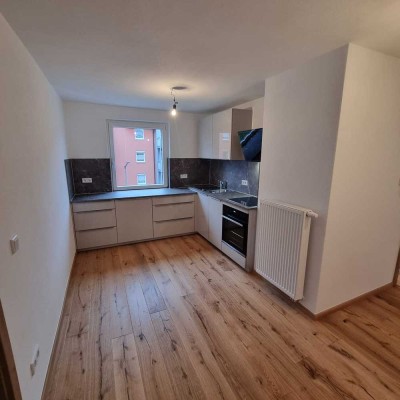 Helle 2-Zimmer Wohnung mit Balkon - WG geeignet